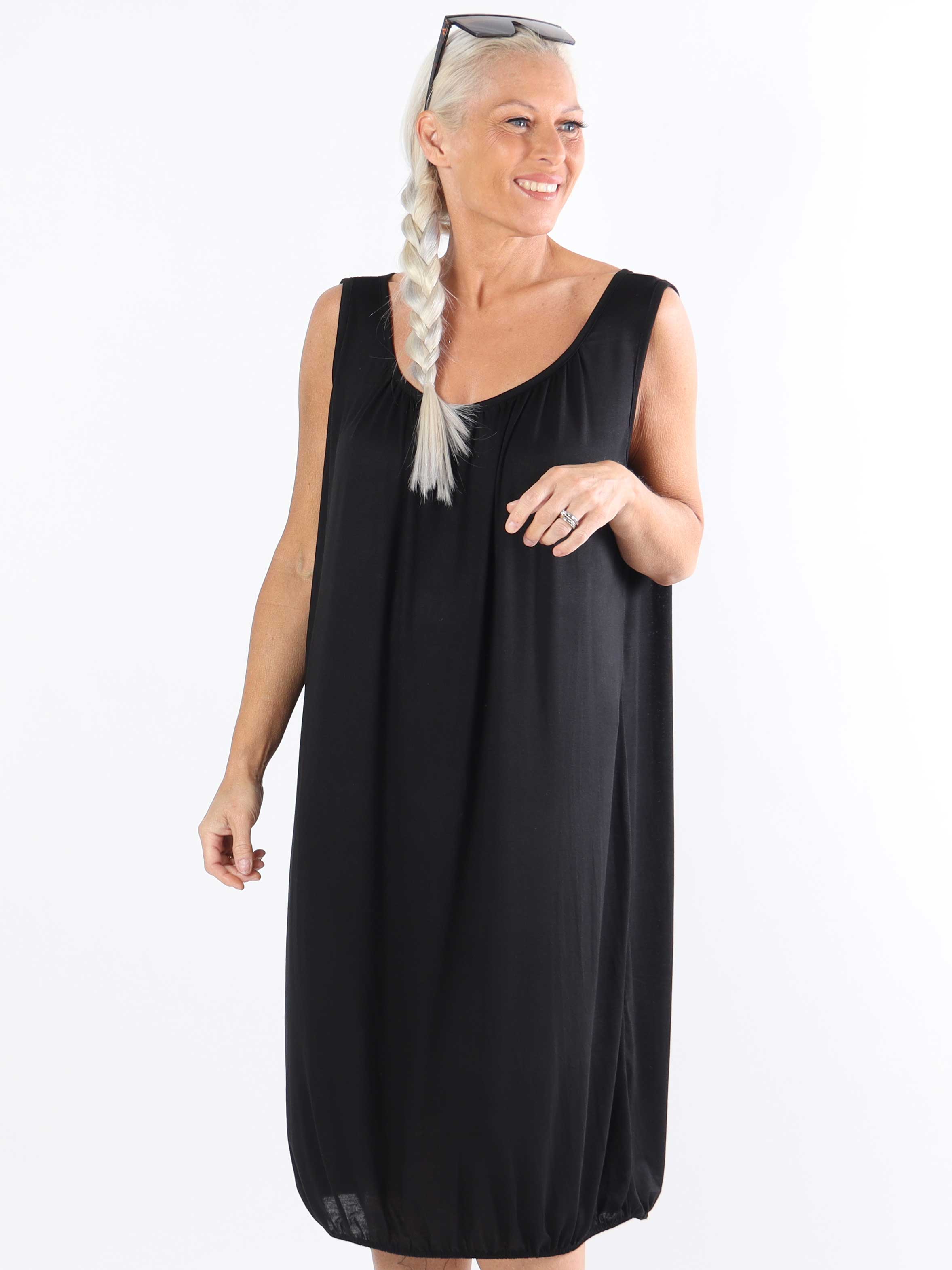 Miracle Sleeveless Dress - Plus size basis kjole i viskose med elastik forneden
